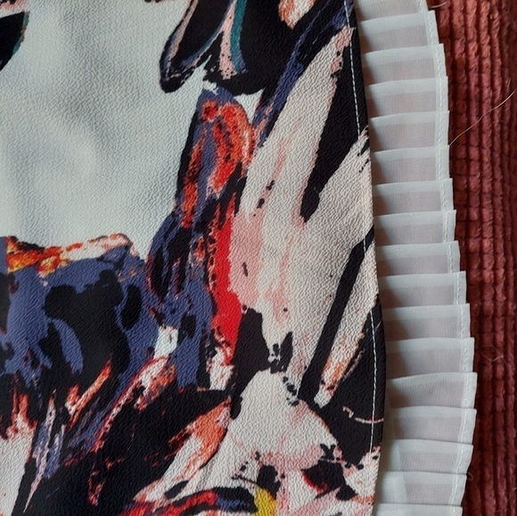 Fourteenth Place Sleeveless Lined Top. Size Medium - Picture 3 of 7